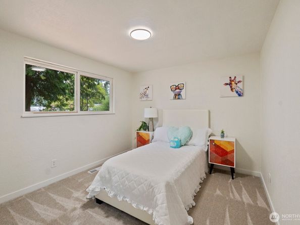 18045 3rd Ave NE, Shoreline WA 98155