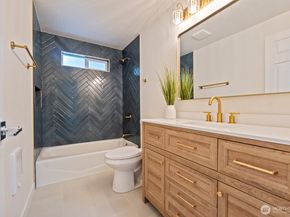 18045 3rd Ave NE, Shoreline WA 98155