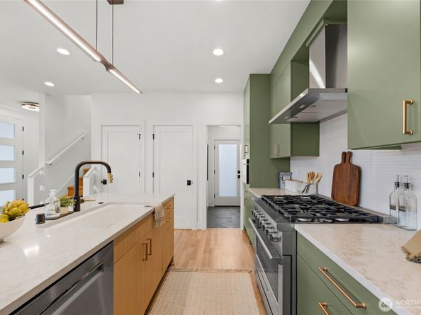 4048 32nd Avenue W, Seattle WA 98199