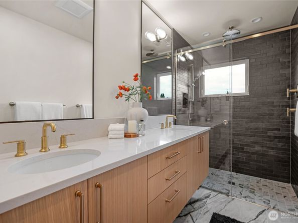 4048 32nd Avenue W, Seattle WA 98199