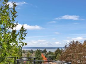 4048 32nd Avenue W, Seattle WA 98199