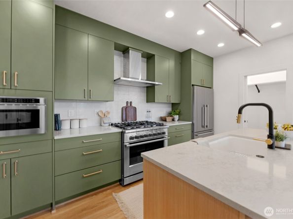 4048 32nd Avenue W, Seattle WA 98199