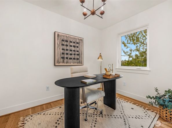 4048 32nd Avenue W, Seattle WA 98199