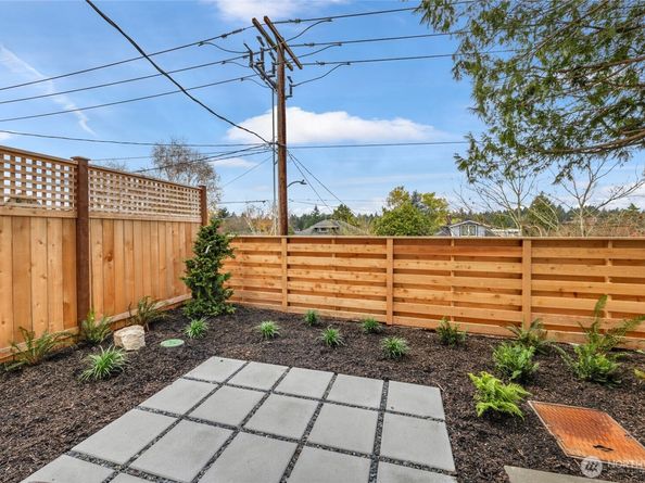 4048 32nd Avenue W, Seattle WA 98199