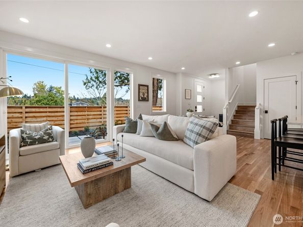 4048 32nd Avenue W, Seattle WA 98199