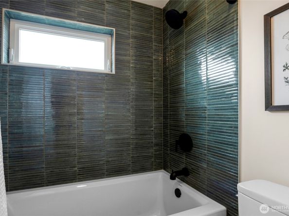 4048 32nd Avenue W, Seattle WA 98199