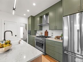 4048 32nd Avenue W, Seattle WA 98199