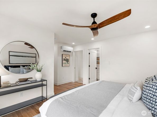 4048 32nd Avenue W, Seattle WA 98199