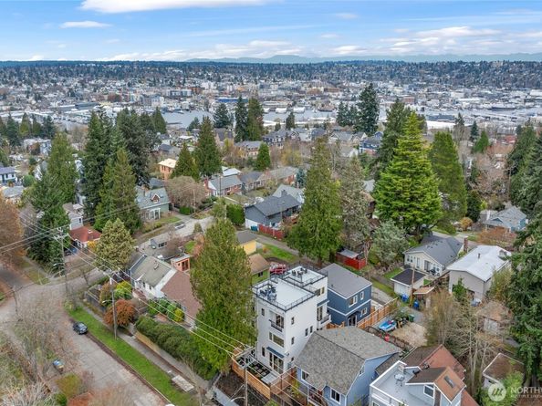 4048 32nd Avenue W, Seattle WA 98199