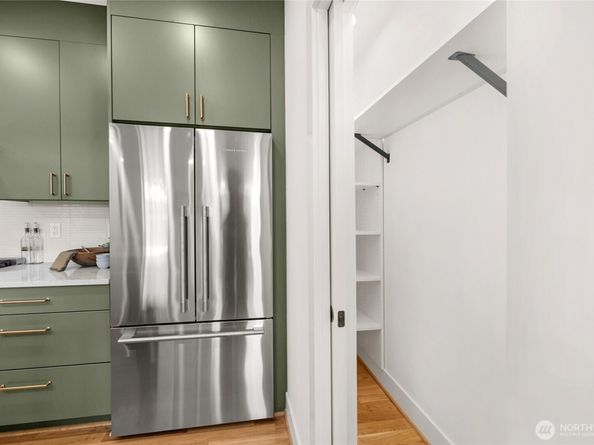 4048 32nd Avenue W, Seattle WA 98199