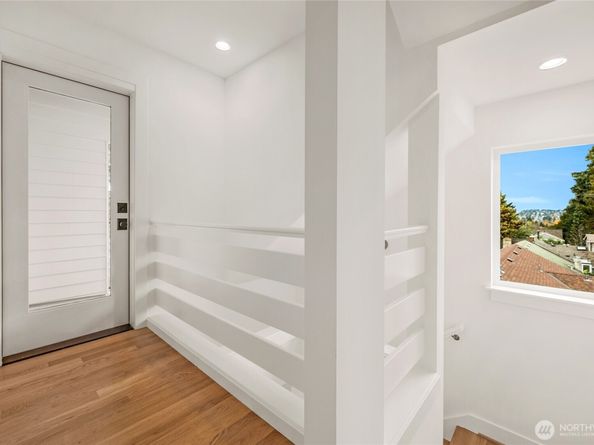 4048 32nd Avenue W, Seattle WA 98199