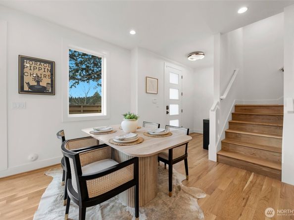 4048 32nd Avenue W, Seattle WA 98199