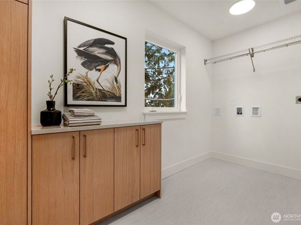 4048 32nd Avenue W, Seattle WA 98199