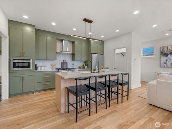 4048 32nd Avenue W, Seattle WA 98199