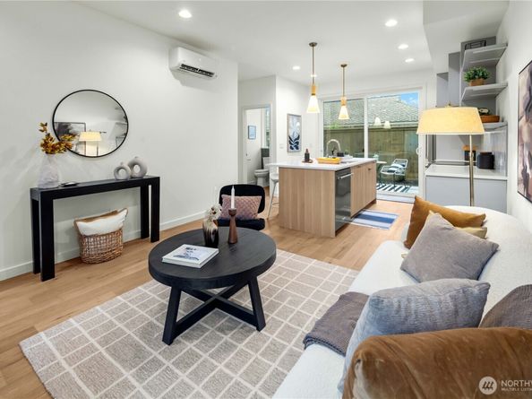 10043 B 8th Avenue NW, Seattle WA 98177