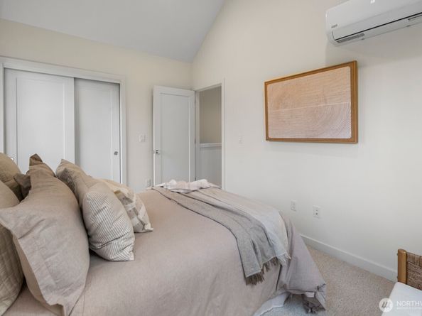 10043 B 8th Avenue NW, Seattle WA 98177