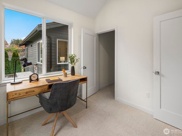 10043 B 8th Avenue NW, Seattle WA 98177