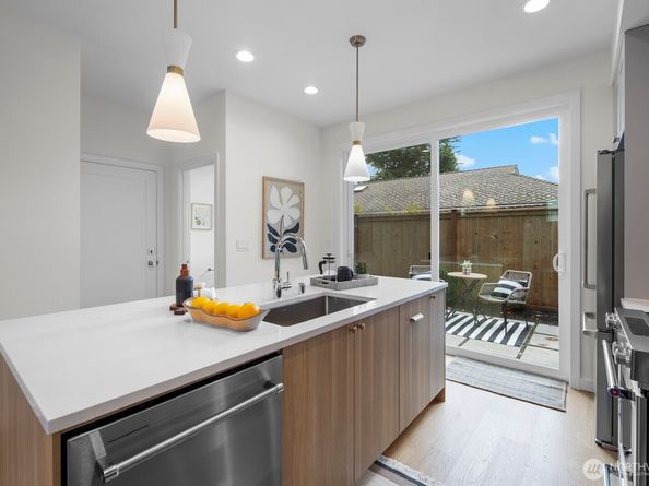 10043 B 8th Avenue NW, Seattle WA 98177