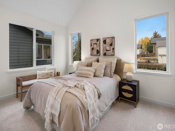 10043 B 8th Avenue NW, Seattle WA 98177