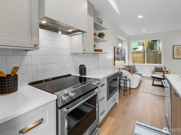 10043 B 8th Avenue NW, Seattle WA 98177