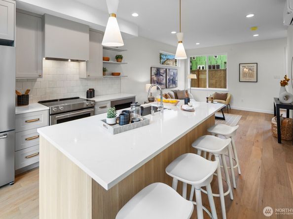 10043 B 8th Avenue NW, Seattle WA 98177