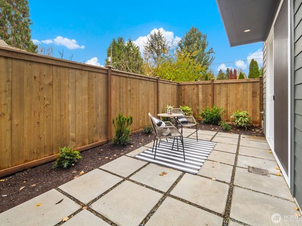 10043 B 8th Avenue NW, Seattle WA 98177