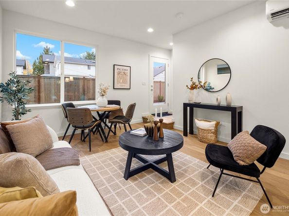 10043 B 8th Avenue NW, Seattle WA 98177