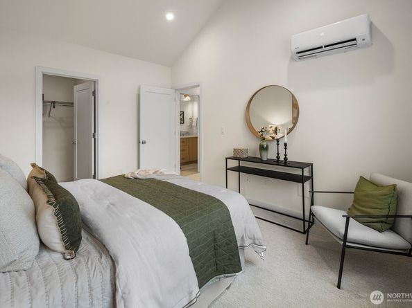 10043 B 8th Avenue NW, Seattle WA 98177