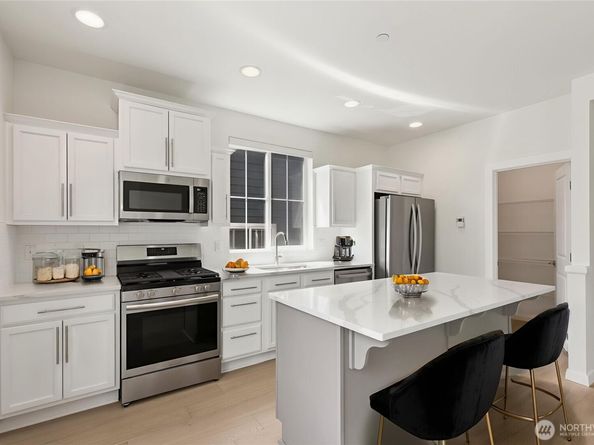 861 5th Place NE, Issaquah WA 98029