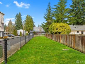 7628 222nd Street SW B4, Edmonds WA 98026