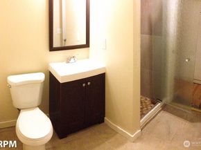 5211 19th Avenue NE, Seattle WA 98105