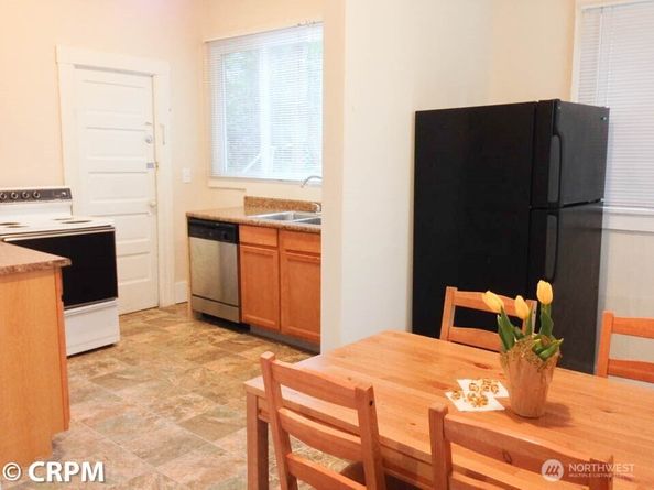 5211 19th Avenue NE, Seattle WA 98105