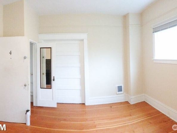 5211 19th Avenue NE, Seattle WA 98105