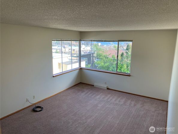 9284 50th Avenue S, Seattle WA 98118