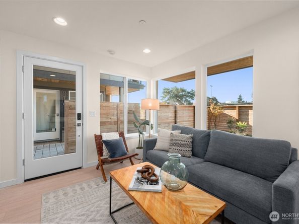 9223 B Densmore Avenue N, Seattle WA 98103