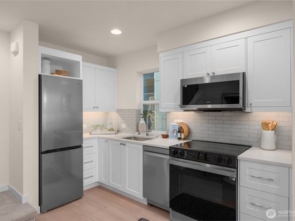 9223 B Densmore Avenue N, Seattle WA 98103