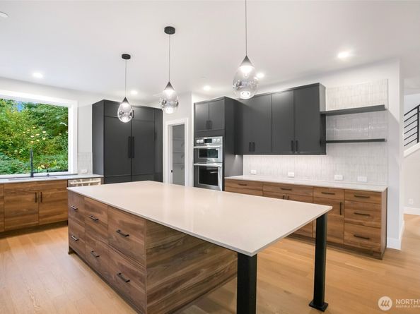 13032 SE 19th Court, Bellevue WA 98005