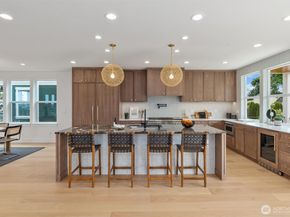 2571 26th Avenue W, Seattle WA 98199