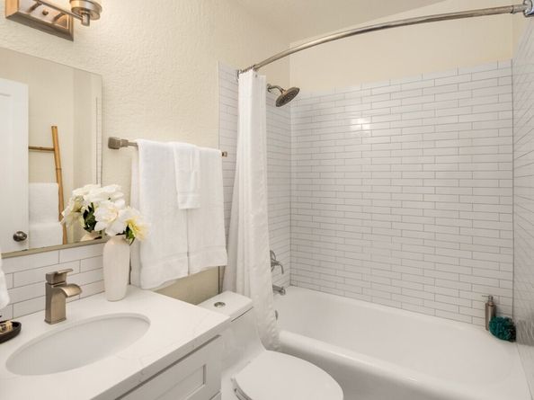 124 Warren Avenue N 302, Seattle WA 98109