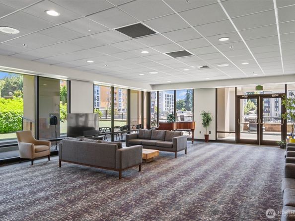 177 107th Avenue NE 1702, Bellevue WA 98004