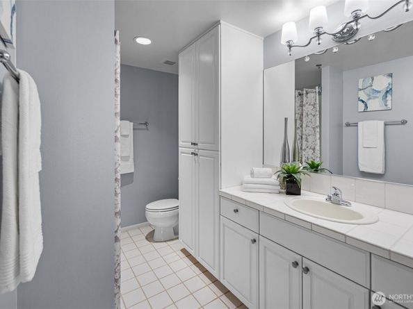 177 107th Avenue NE 1702, Bellevue WA 98004