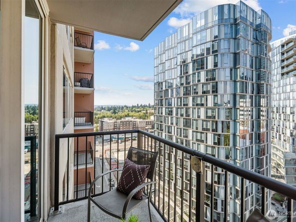 177 107th Avenue NE 1702, Bellevue WA 98004