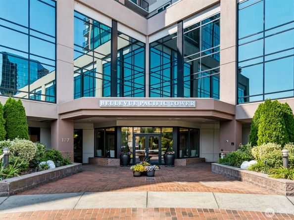 177 107th Avenue NE 1702, Bellevue WA 98004