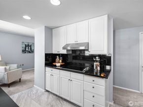 177 107th Avenue NE 1702, Bellevue WA 98004