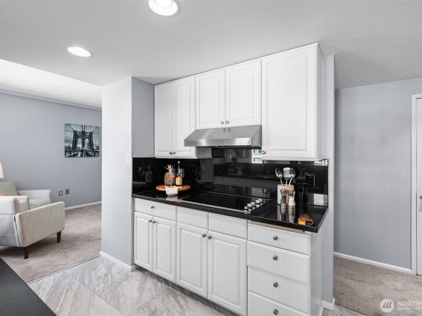 177 107th Avenue NE 1702, Bellevue WA 98004