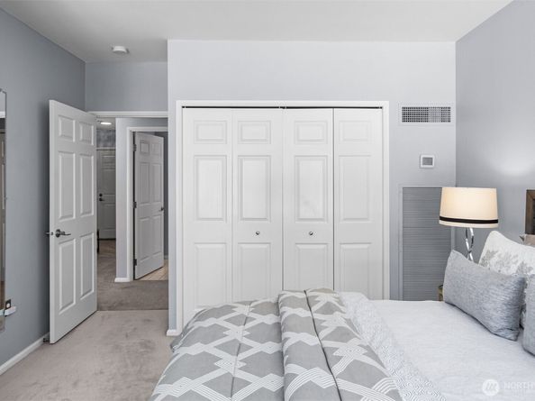 177 107th Avenue NE 1702, Bellevue WA 98004