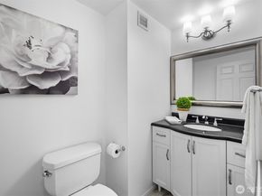 177 107th Avenue NE 1702, Bellevue WA 98004