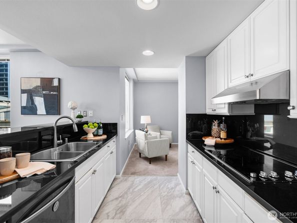 177 107th Avenue NE 1702, Bellevue WA 98004