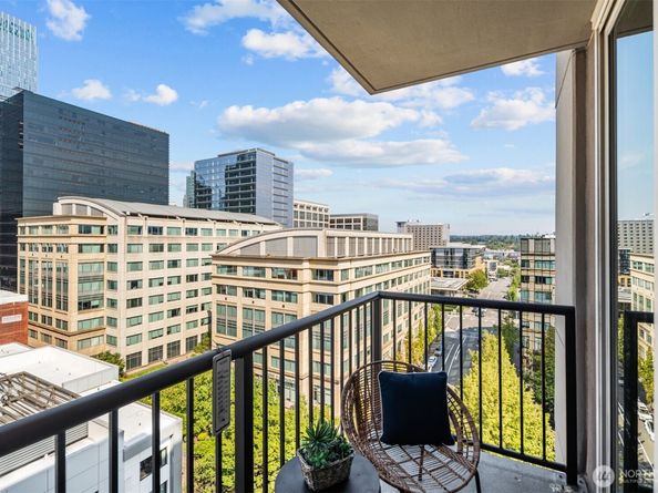 177 107th Avenue NE 1702, Bellevue WA 98004