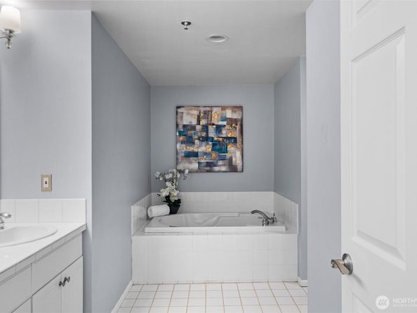 177 107th Avenue NE 1702, Bellevue WA 98004